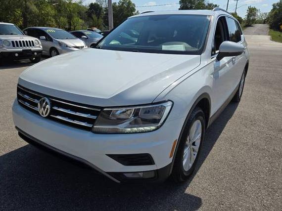 VOLKSWAGEN TIGUAN 2018 3VV2B7AX0JM023110 image