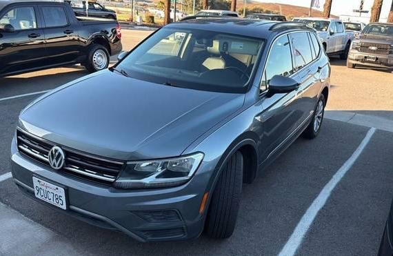 VOLKSWAGEN TIGUAN 2018 3VV3B7AX7JM152319 image