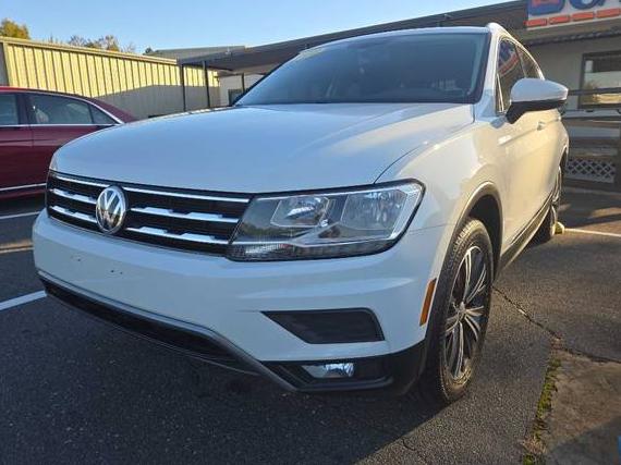 VOLKSWAGEN TIGUAN 2018 3VV2B7AX5JM126202 image