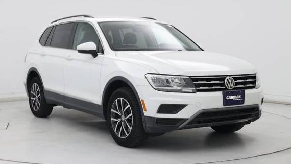 VOLKSWAGEN TIGUAN 2018 3VV3B7AX0JM207614 image