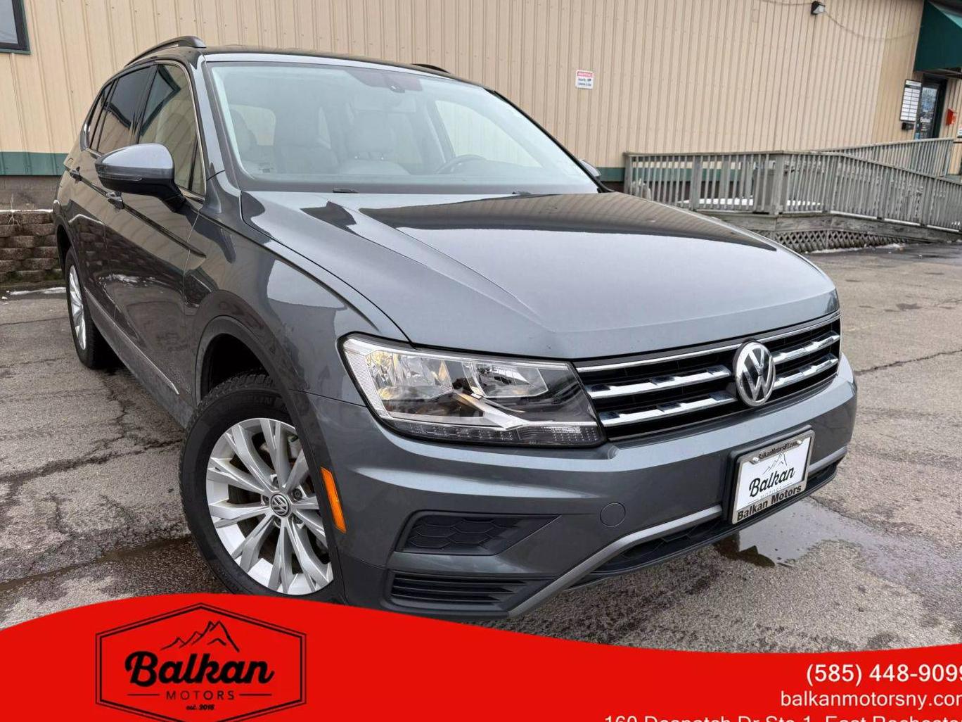 VOLKSWAGEN TIGUAN 2018 3VV2B7AX2JM061065 image