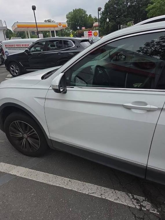 VOLKSWAGEN TIGUAN 2018 3VV2B7AX9JM095679 image
