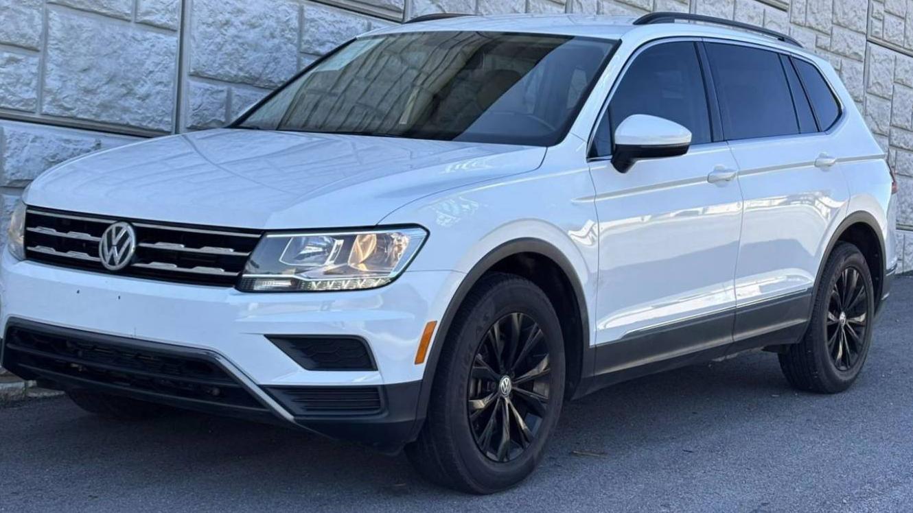 VOLKSWAGEN TIGUAN 2018 3VV2B7AX0JM057421 image