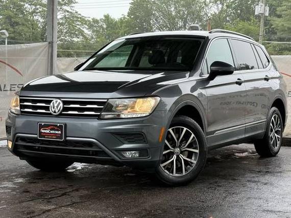 VOLKSWAGEN TIGUAN 2018 3VV2B7AX9JM003499 image