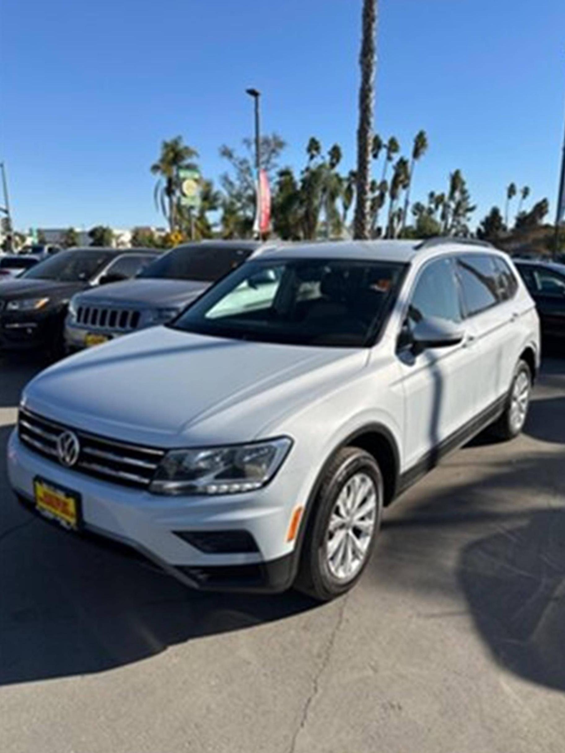 VOLKSWAGEN TIGUAN 2018 3VV3B7AX2JM071535 image