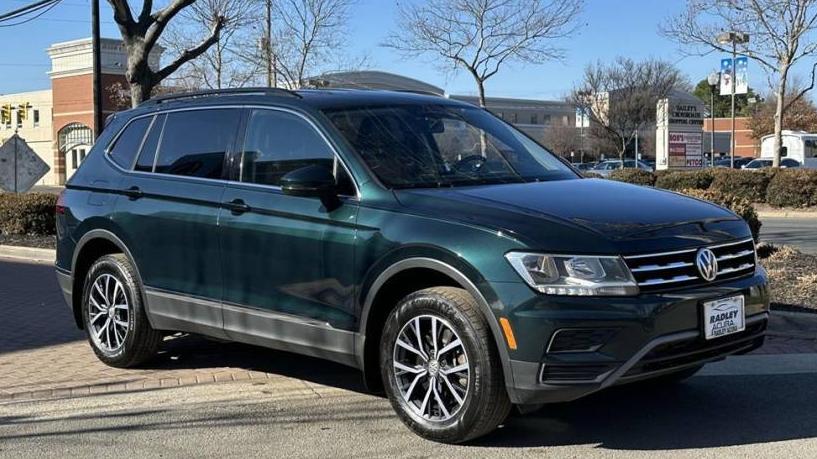 VOLKSWAGEN TIGUAN 2018 3VV2B7AX2JM201051 image