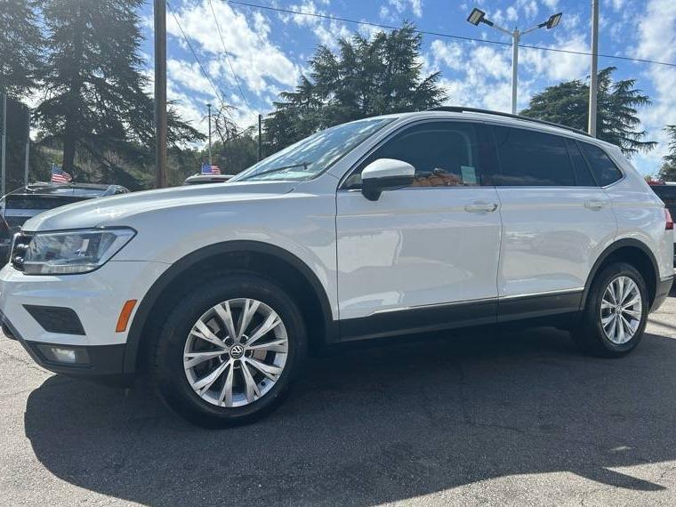 VOLKSWAGEN TIGUAN 2018 3VV3B7AX2JM001050 image