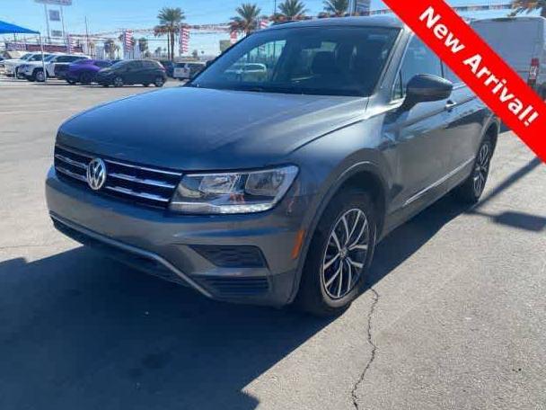 VOLKSWAGEN TIGUAN 2018 3VV3B7AX5JM211870 image