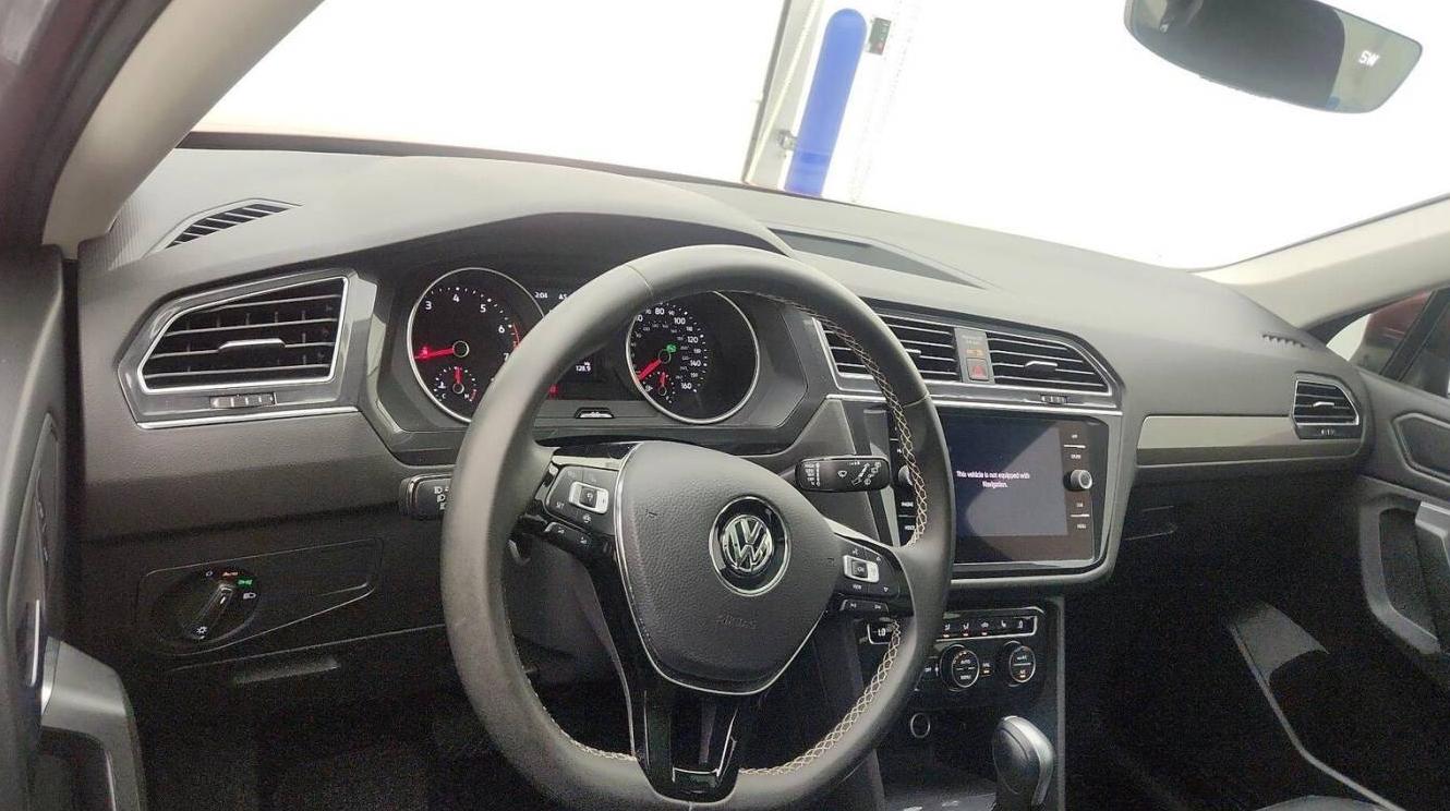 VOLKSWAGEN TIGUAN 2021 3VV3B7AX9MM088417 image