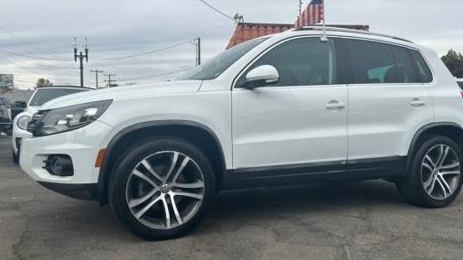 VOLKSWAGEN TIGUAN 2017 WVGVV7AX7HK010693 image