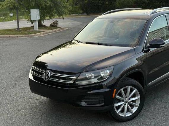 VOLKSWAGEN TIGUAN 2017 WVGSV7AX4HK012629 image