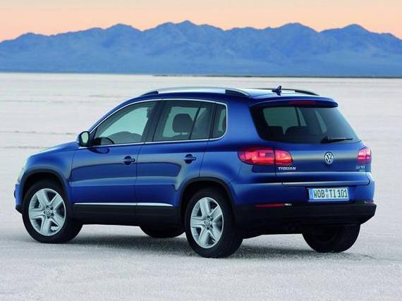 VOLKSWAGEN TIGUAN 2017 WVGTV7AX4HK011260 image