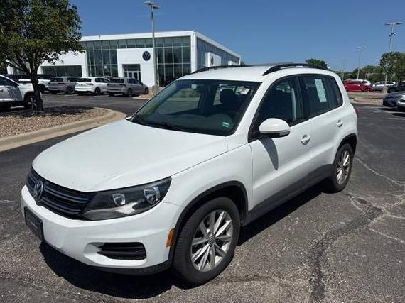 VOLKSWAGEN TIGUAN 2017 WVGBV7AX9HK043438 image