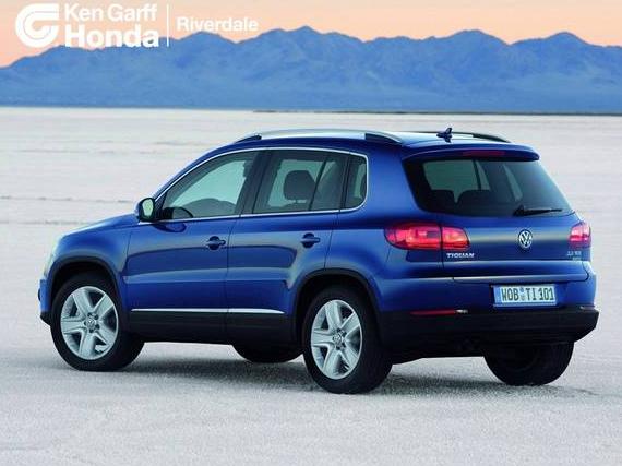 VOLKSWAGEN TIGUAN 2017 WVGSV7AX9HK014828 image