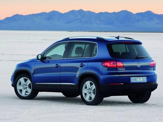 VOLKSWAGEN TIGUAN 2017 WVGSV7AX7HK000765 image