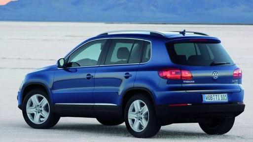 VOLKSWAGEN TIGUAN 2017 WVGBV7AX4HK000948 image