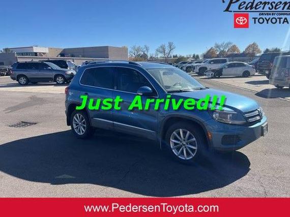 VOLKSWAGEN TIGUAN 2017 WVGSV7AX3HK031379 image