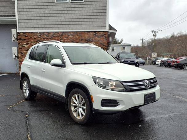 VOLKSWAGEN TIGUAN 2017 WVGSV7AX3HW511849 image