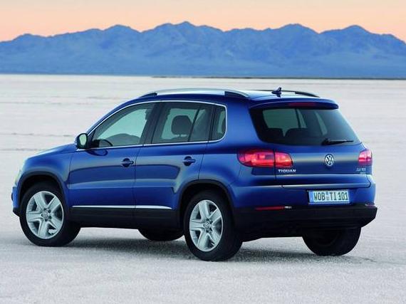 VOLKSWAGEN TIGUAN 2017 WVGBV7AX6HK043655 image