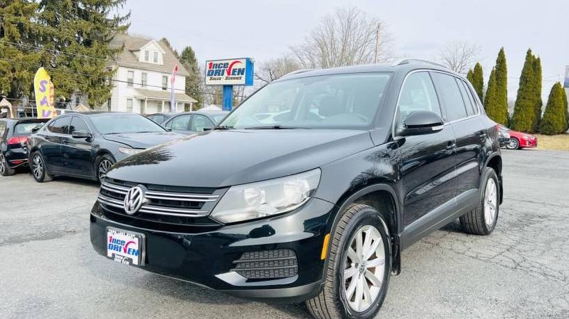 VOLKSWAGEN TIGUAN 2017 WVGSV7AX0HK026236 image