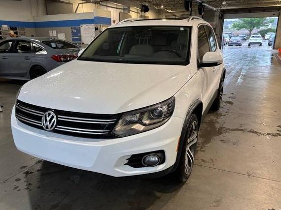 VOLKSWAGEN TIGUAN 2017 WVGWV7AX4HK020327 image
