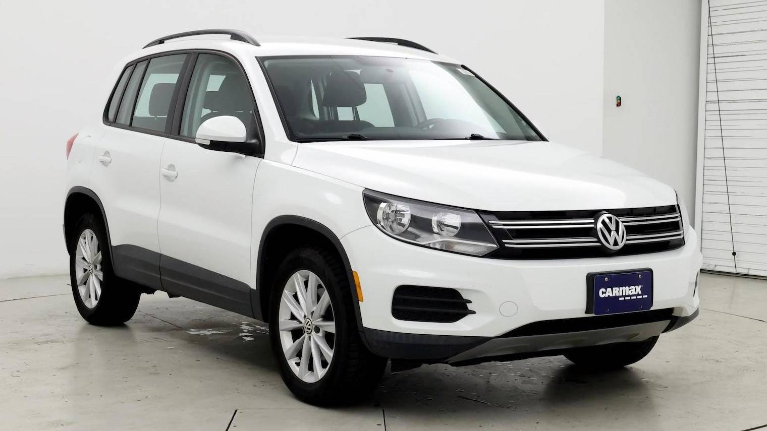 VOLKSWAGEN TIGUAN 2017 WVGBV7AX8HK048890 image