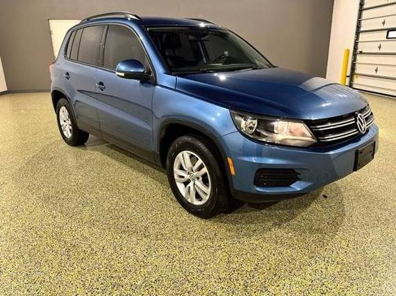 VOLKSWAGEN TIGUAN 2017 WVGAV7AX6HK002180 image