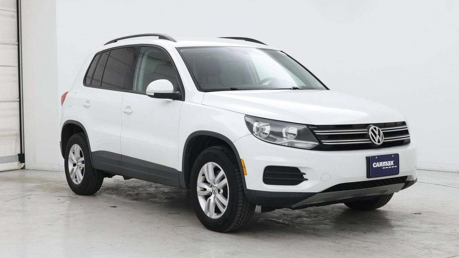 VOLKSWAGEN TIGUAN 2017 WVGBV7AX2HK001810 image