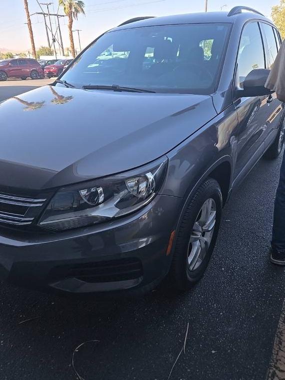 VOLKSWAGEN TIGUAN 2017 WVGAV7AX5HK031055 image