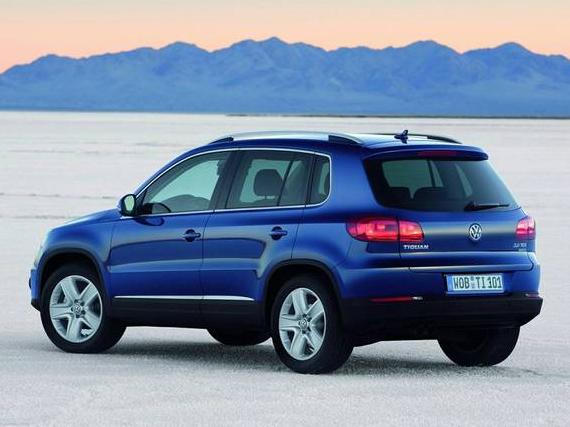 VOLKSWAGEN TIGUAN 2017 WVGRV7AX3HK000311 image