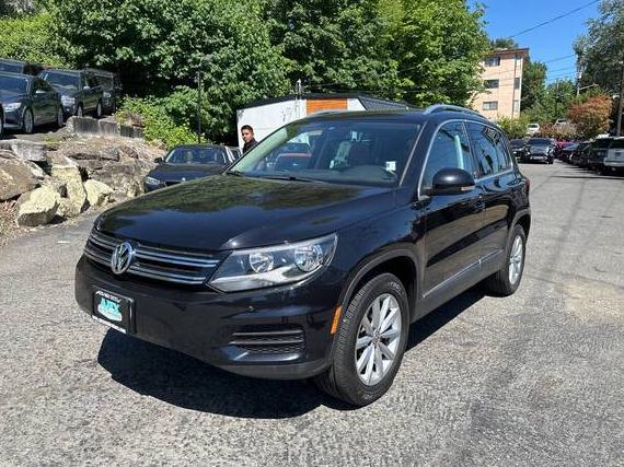 VOLKSWAGEN TIGUAN 2017 WVGSV7AX1HK011180 image