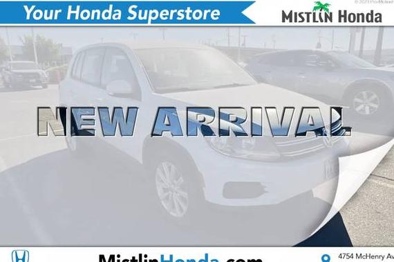 VOLKSWAGEN TIGUAN 2017 WVGAV7AX8HK044835 image