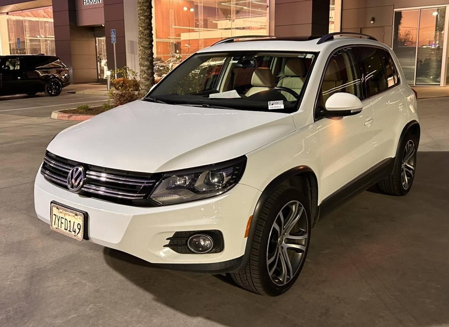 VOLKSWAGEN TIGUAN 2017 WVGVV7AXXHK026869 image