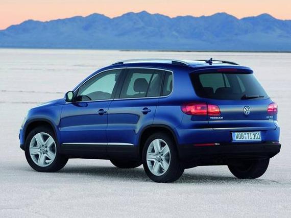 VOLKSWAGEN TIGUAN 2017 WVGAV7AX2HK025259 image