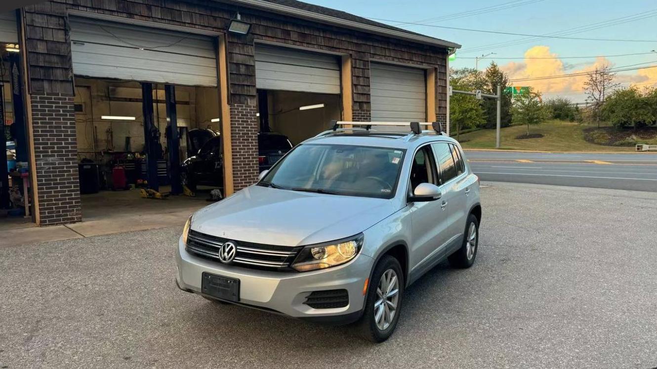 VOLKSWAGEN TIGUAN 2017 WVGSV7AX4HW513528 image