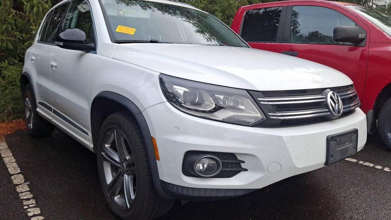 VOLKSWAGEN TIGUAN 2017 WVGUV7AX1HK021894 image