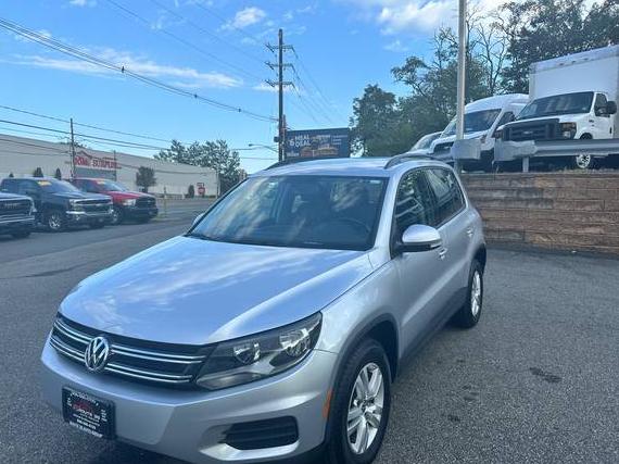 VOLKSWAGEN TIGUAN 2017 WVGBV7AX2HK013567 image