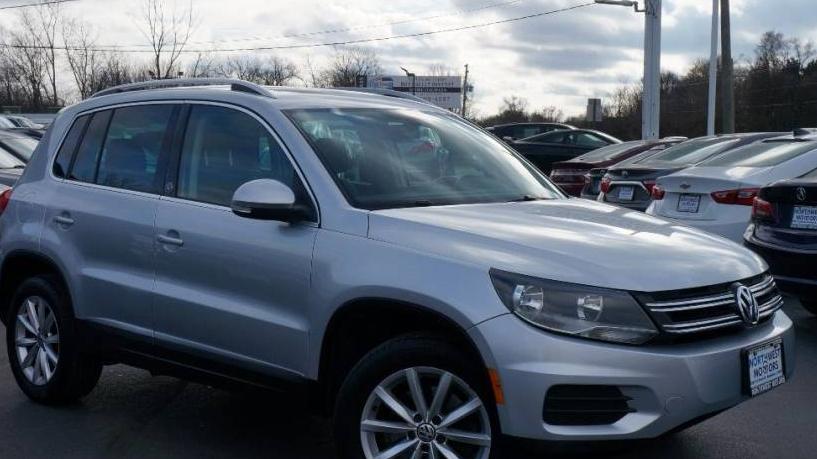 VOLKSWAGEN TIGUAN 2017 WVGRV7AX0HK008527 image