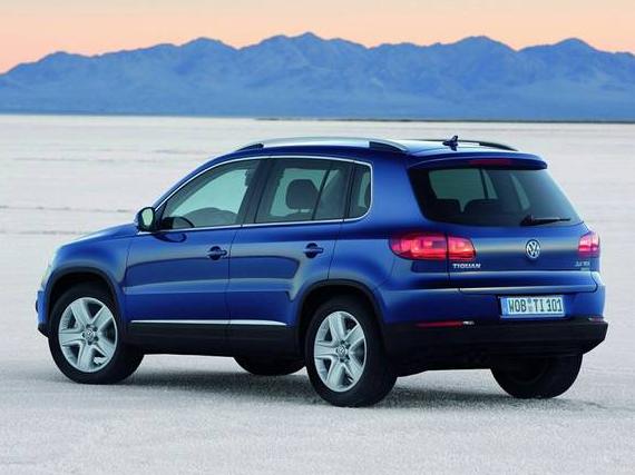 VOLKSWAGEN TIGUAN 2017 WVGTV7AX5HK019464 image