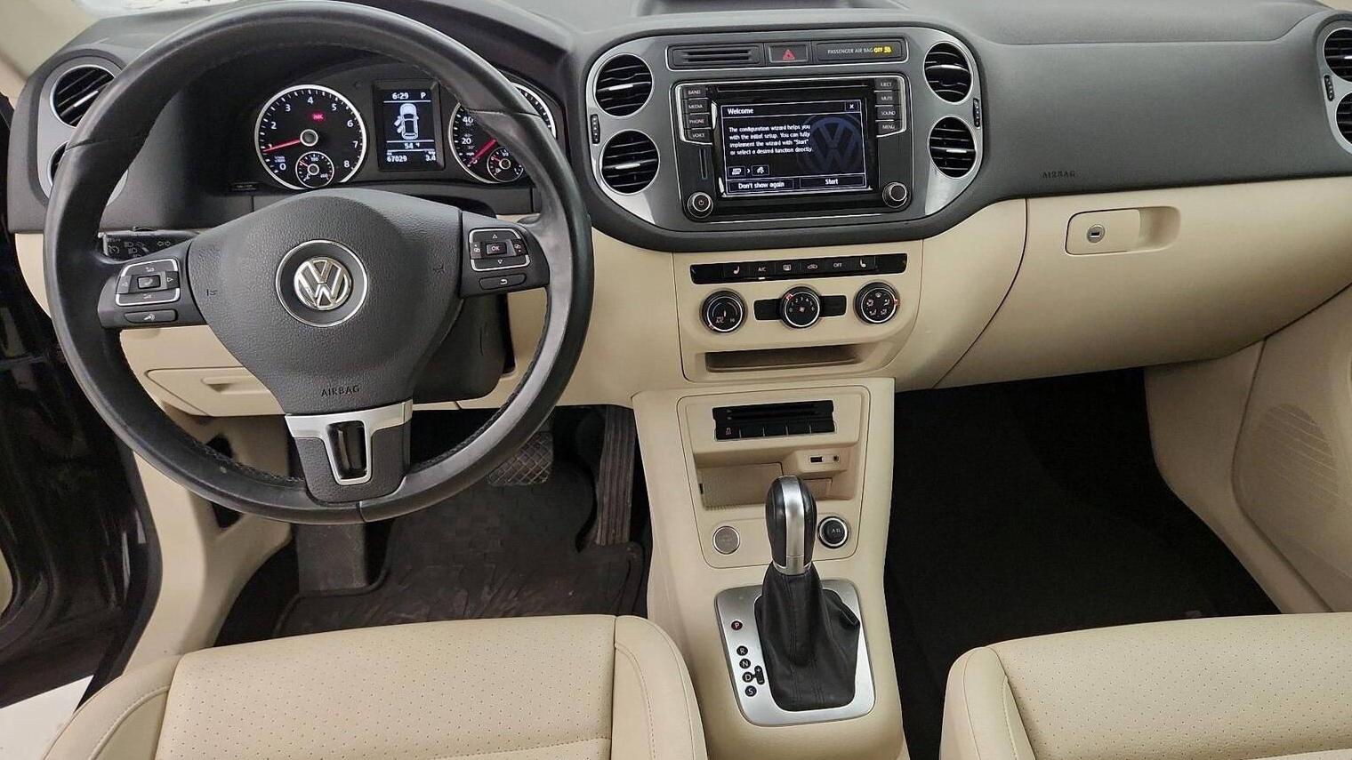 VOLKSWAGEN TIGUAN 2017 WVGAV7AX5HK005457 image