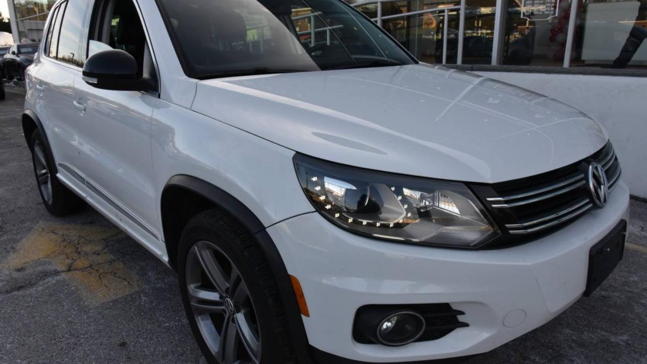 VOLKSWAGEN TIGUAN 2017 WVGUV7AX8HK007734 image