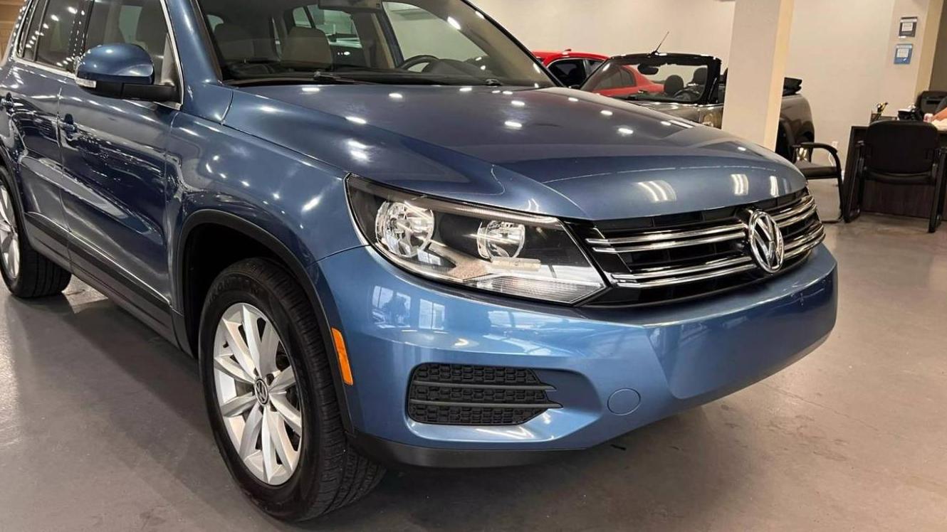 VOLKSWAGEN TIGUAN 2017 WVGRV7AX7HK009660 image