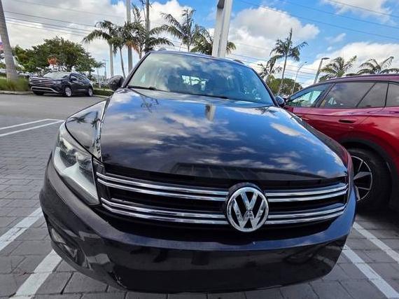VOLKSWAGEN TIGUAN 2017 WVGAV7AX7HW512207 image