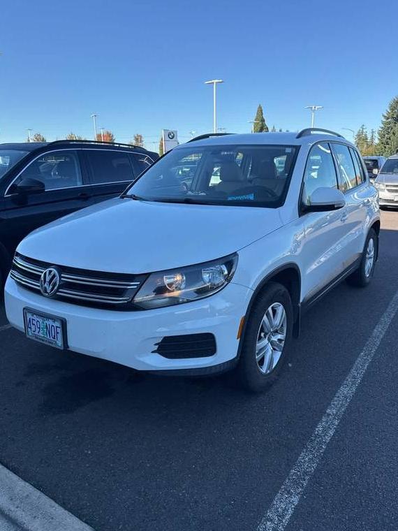 VOLKSWAGEN TIGUAN 2017 WVGAV7AX0HK029195 image