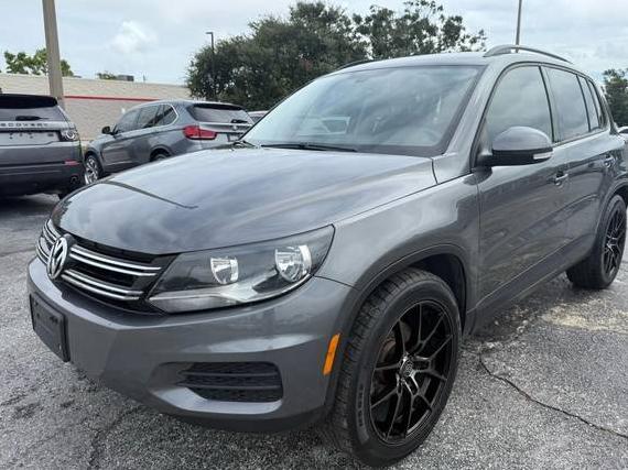 VOLKSWAGEN TIGUAN 2017 WVGAV7AX6HK028259 image