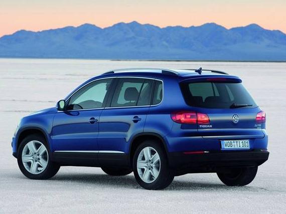 VOLKSWAGEN TIGUAN 2017 WVGBV7AX6HK054414 image