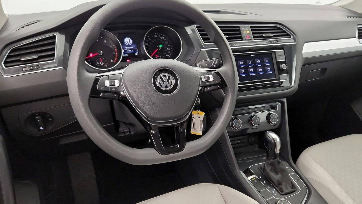 VOLKSWAGEN TIGUAN 2020 3VV0B7AX4LM030247 image