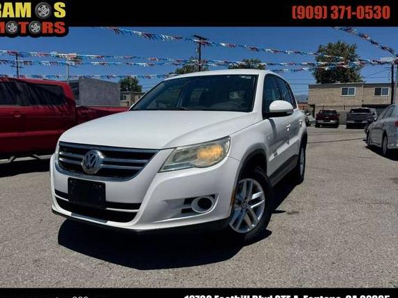 VOLKSWAGEN TIGUAN 2011 WVGAV7AX0BW529177 image