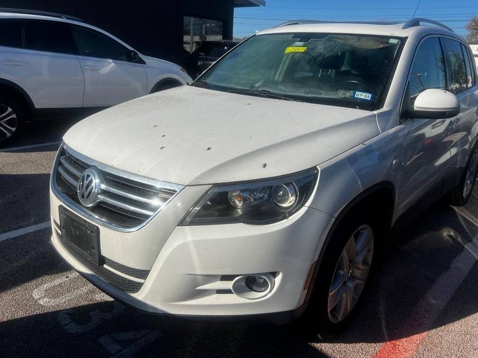 VOLKSWAGEN TIGUAN 2011 WVGBV7AX6BW525333 image