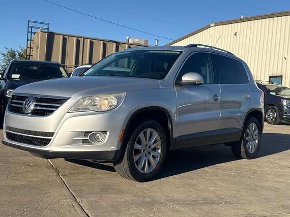 VOLKSWAGEN TIGUAN 2010 WVGBV7AX5AW508120 image